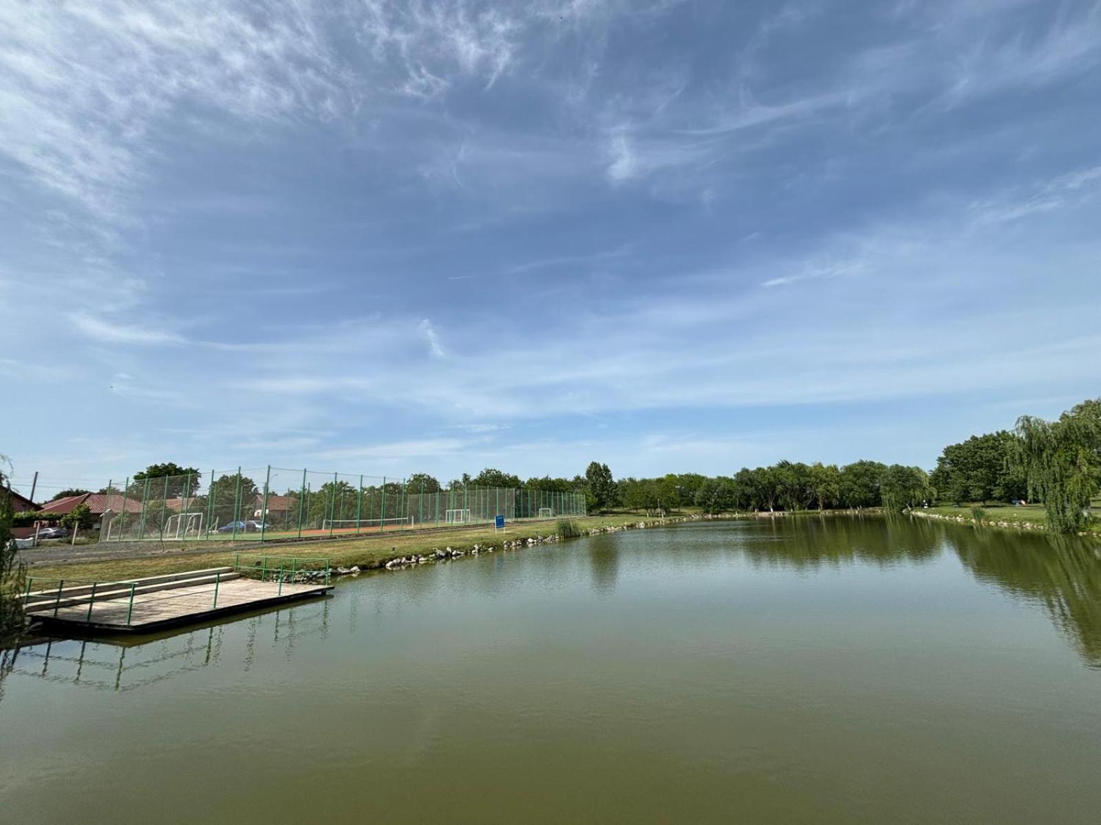 Conacul De Pe Lac Sagu Экстерьер фото